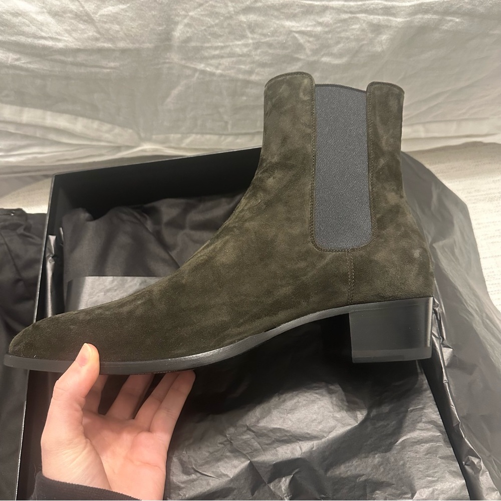 Never been worn Men’s YSL Wyatt chelsea boot. Size 44